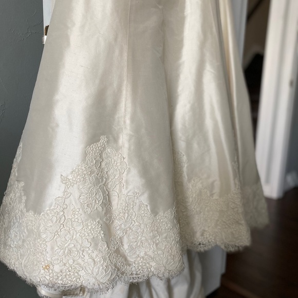 Paloma Blanca Ivory strapless wedding gown (#3854), size 14 - Picture 3 of 13